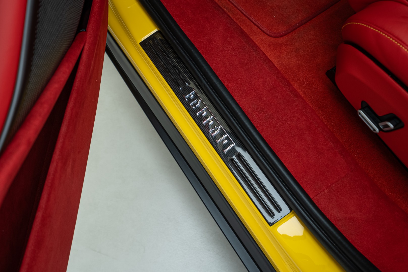 2025 FERRARI PUROSANGUE | FULL CARBON | MAIN DEALER SERVICE | HIGH SPECS |